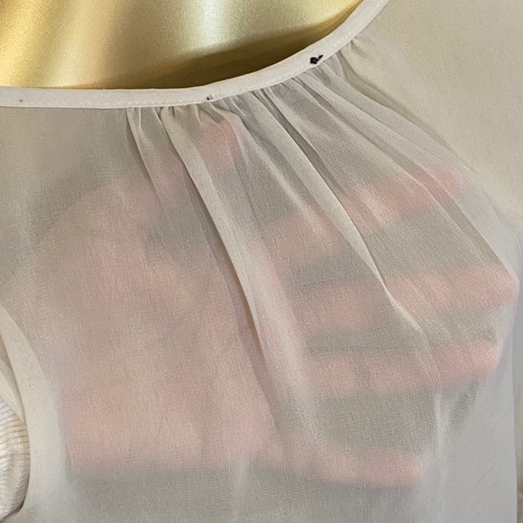 Le chateau tie sheer sleeveless blouse - Picture 5 of 5